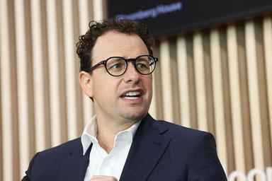 Anthropic Eyes $900B+ Valuation in Major Fundraise
